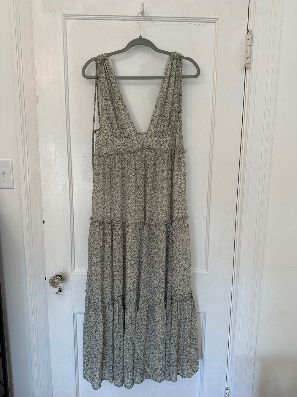 Lulu's Cream Floral V-Neck Tiered Maxi Dress